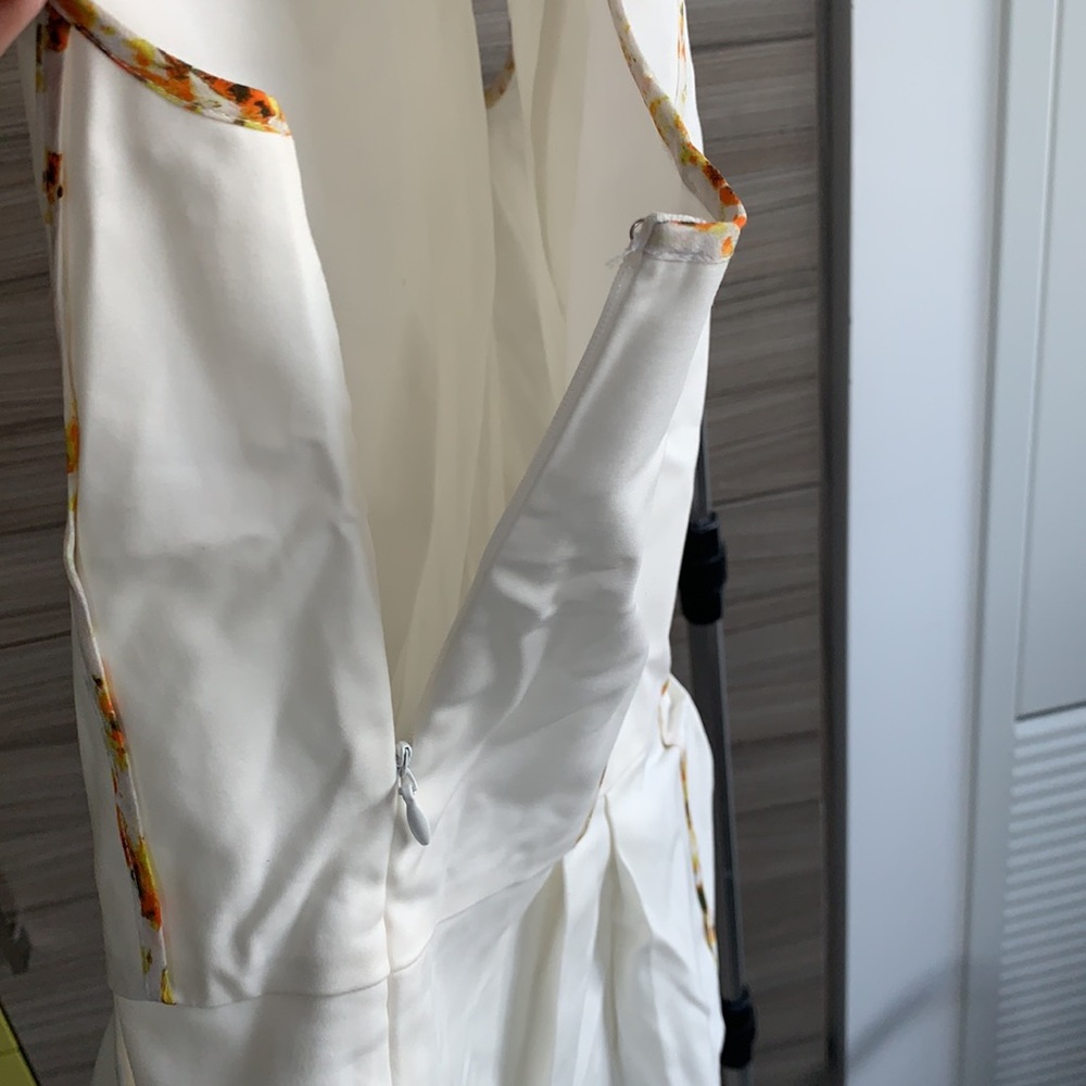 ✅ $10 ADD-ON ✅ Club Monaco white peplum sleeveless top ✅ $10 ADD-ON ✅ - Picture 5 of 10